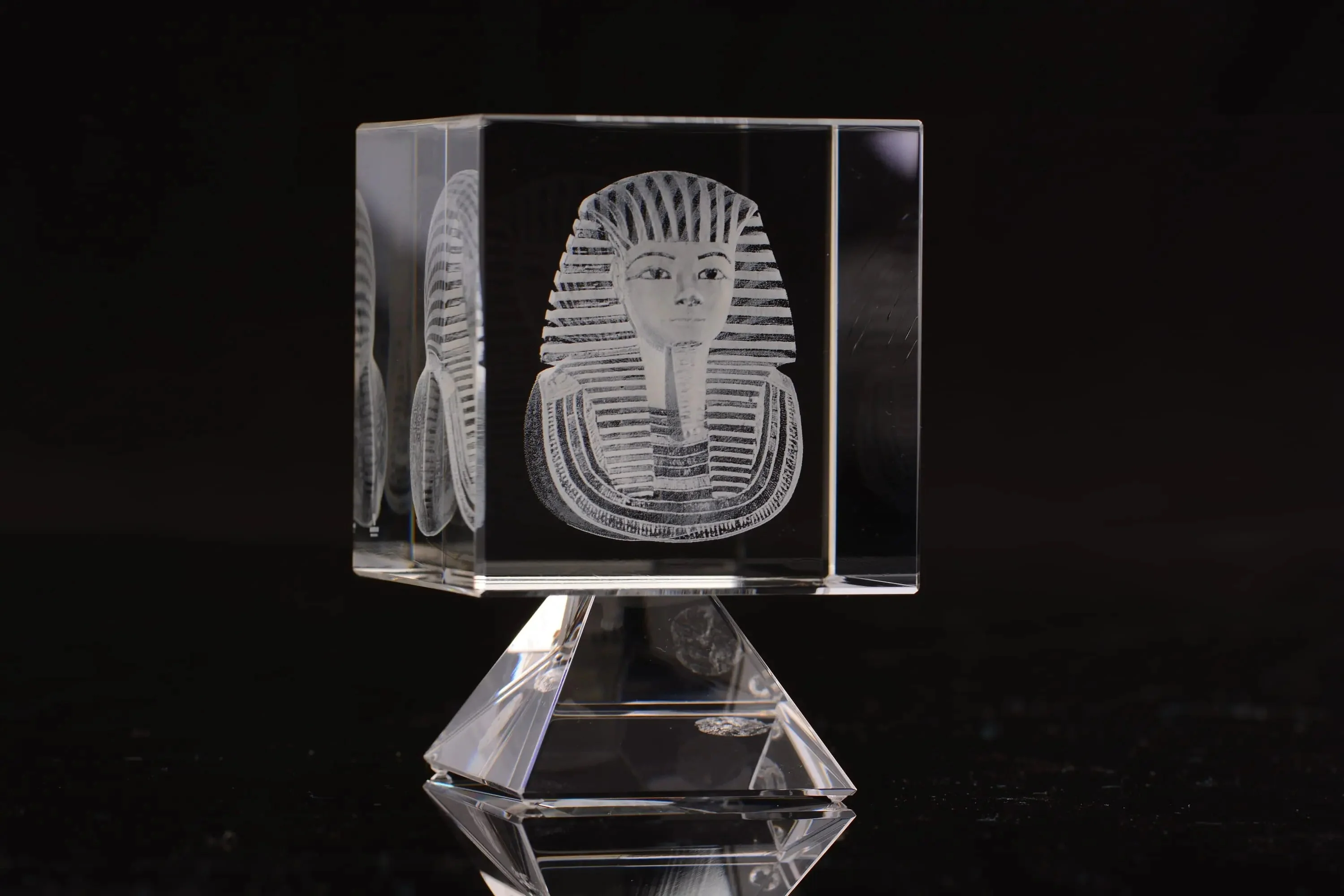 Gift Crystal Cube Tutankhamun